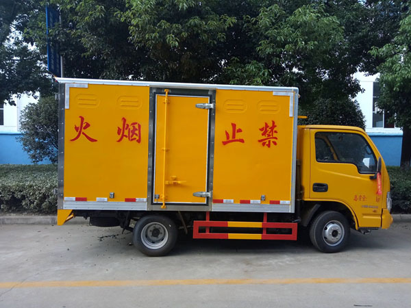 躍進(jìn)3.3米柴油（藍(lán)牌）雜項(xiàng)危險品廂式車