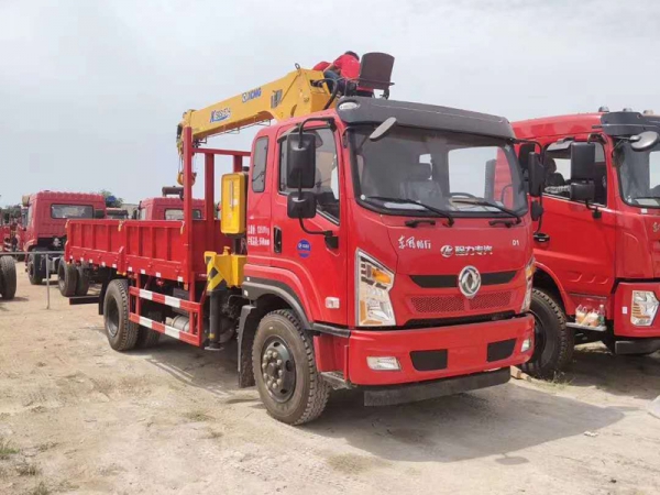 東風(fēng)暢行D1隨車(chē)吊8噸隨車(chē)吊價(jià)格